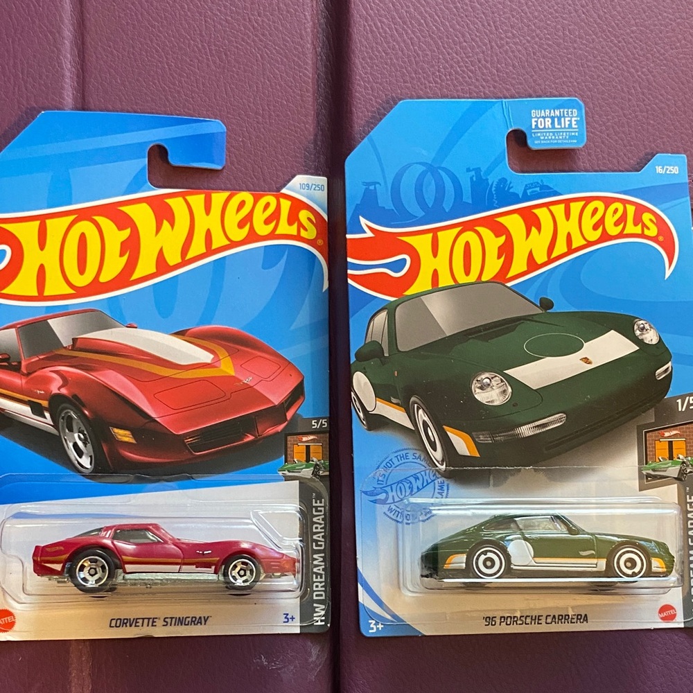 Hot wheels Corvette Stingray & '96 Porsche Carrera Cars